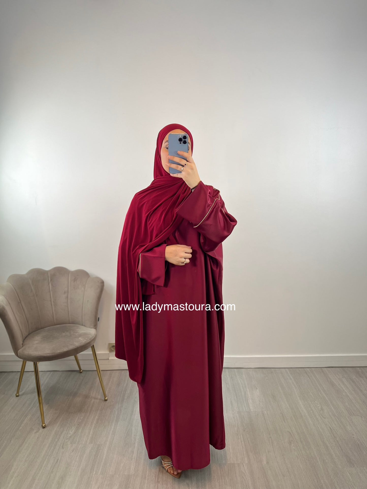 Abaya liseré doré - Bordeaux
